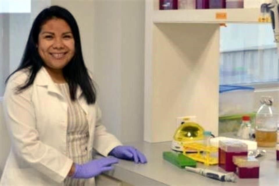 Zoila Mora, originaria de Chiquihuitlán de Benito Juárez, Oaxaca, es doctora en Ciencias en Desarrollo Regional y Tecnológico; estudia yerbas anticancerígenas.