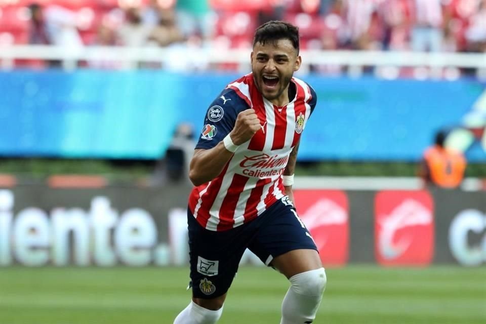 Alexis Vega termina contrato en diciembre con las Chivas, que desean renovarlo.