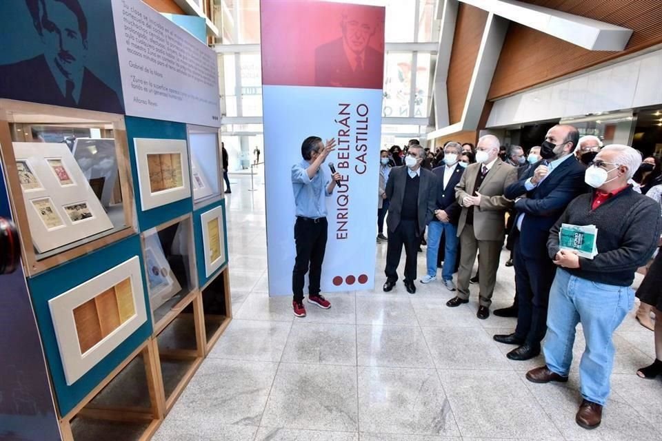 El Rector Ricardo Villanueva estuvo presente en la inauguración de una nueva exposición en el museo.