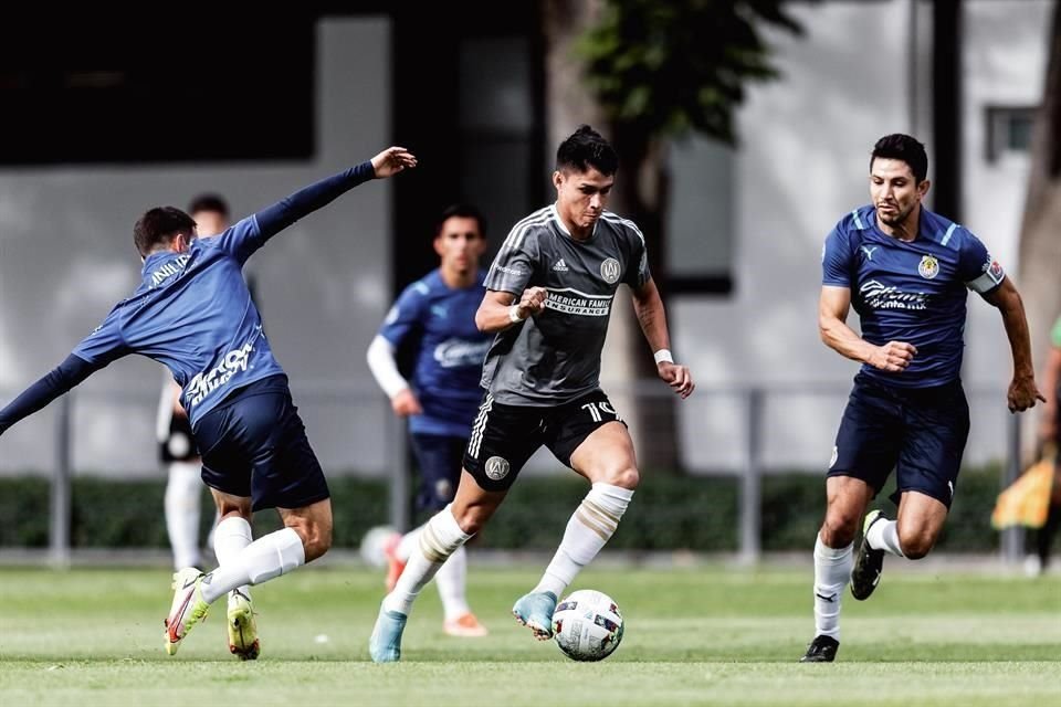 Los goles de las Chivas fueron obra de Ronaldo Cisneros, Hiram Mier y Sebastián Martínez.