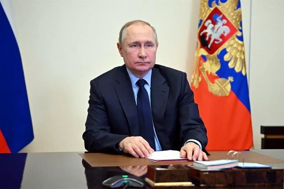 Vladimir Putin habló en televisión con su Ministro de Relaciones Exteriores sobre la crisis en la frontera con Ucrania.