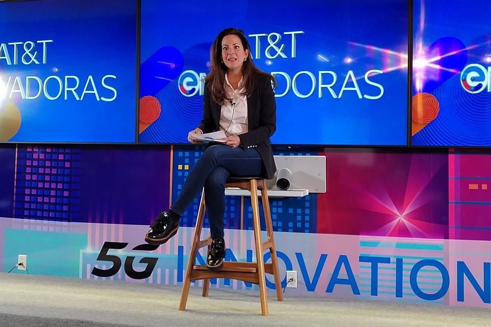 Mónica Aspe, CEO de AT&T.