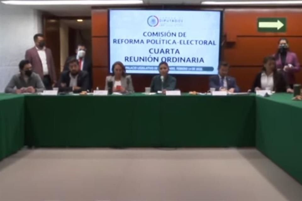 Diputados aprobaron en comisiones que partidos puedan reintegrar remanentes a Tesorería en 'cualquier tiempo' y sin intervención de INE.