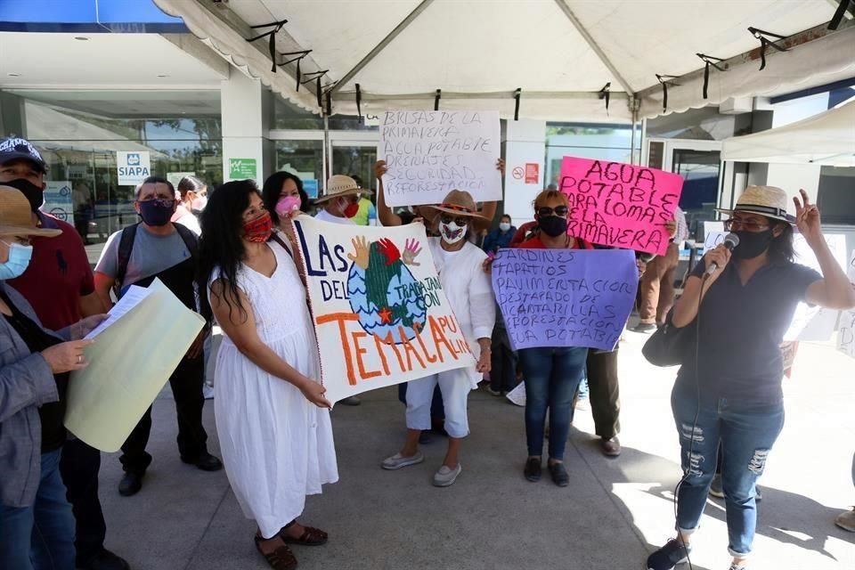 Debido a la falta de agua, habitantes de diferentes colonias de la zona metropolitana se han manifestado.