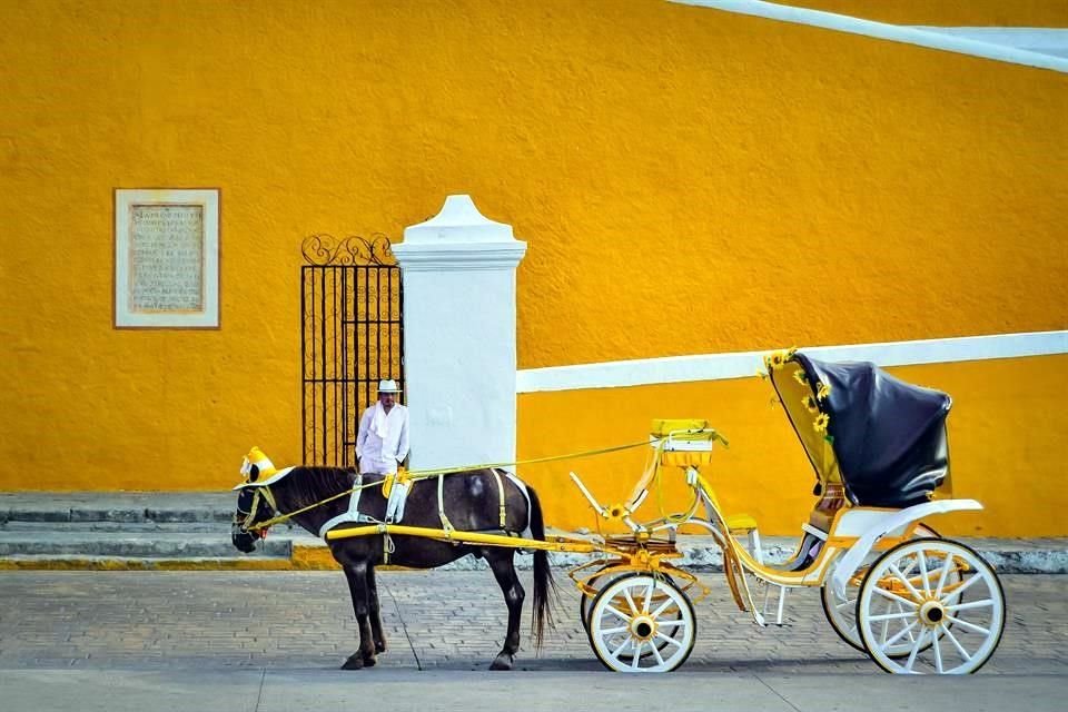 Izamal se ha vuelto un emblema del estado con todo y sus tonos ocres en las fachadas de sus conventos.