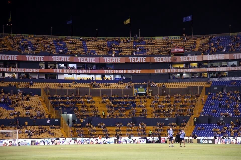 El Estadio Universitario abrió sus puertas al 30% de su capacidad.