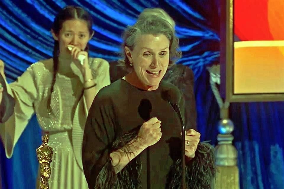 La gran ganadora de la ceremonia número 93 fue Nomadland, que se llevó los premios de Mejor Película, Director para Chloé Zhao y Actriz para Frances McDormand, quien también produjo la cinta.