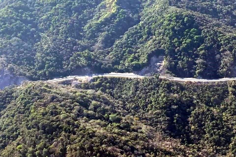 NI DE CHISTE... Aunque la promesa era terminarla en octubre del 2021, no hay nadie trabajando en el tramo de Compostela a Las Varas.