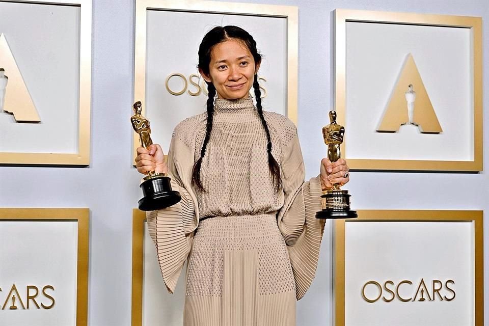 Chloé Zhao se convirtió en la segunda mujer en ganar el Óscar como Mejor Director por su cinta 'Nomadland'.