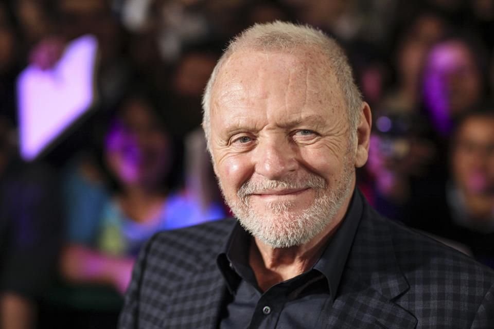 Anthony Hopkins rindió tributo al actor Chadwick Boseman en un mensaje en el que agradeció su Óscar por 'El Padre'.