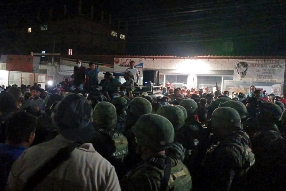 Pobladores de Quechultenango mantenían retenidos a militares y agentes que ingresaron a esta zona, donde opera un grupo criminal, para un operativo de seguridad.