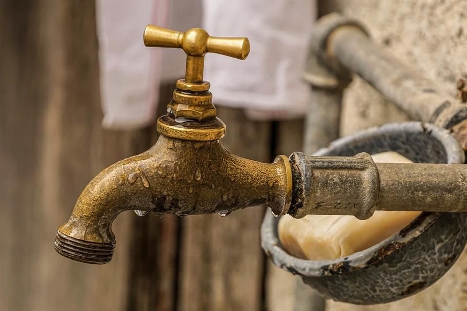 El 32 por ciento de la población mexicana ha experimentado inseguridad de agua, reporta encuesta del EQUIDE de la Ibero.