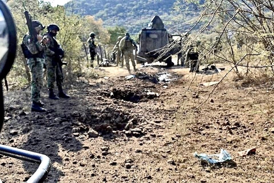 El Ejército y Guardia Nacional han liberado algunos caminos en Michoacán de bloqueos de los cárteles.