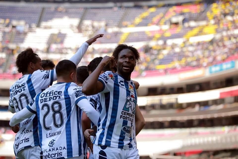 Los Tuzos llegaron a 13 unidades tras ganar en el Azteca.