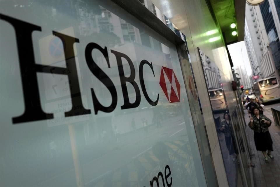 El proyecto de Banxico prohíbe otorgar beneficios a los patrones que contraten servicios de dispersión de nómina, dijo HSBC México en sus comentarios enviados sobre el proyecto.