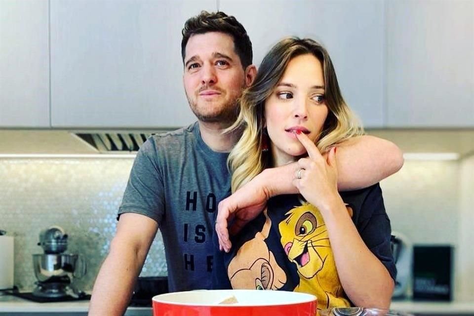 La esposa de Michael Bublé, la argentina Luisana Lopilato, reveló que se encuentra embarazada de su cuarto hijo con el cantante, a través de un video.