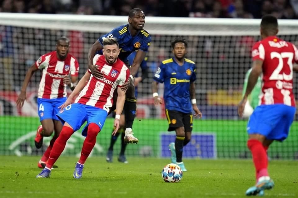 Héctor Herrera fue titular y jugó el partido completo ante el Manchester.