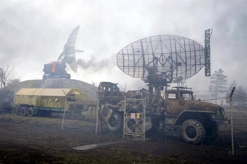 Cohetes rusos dañaron radares de Ucrania en Mariupol.