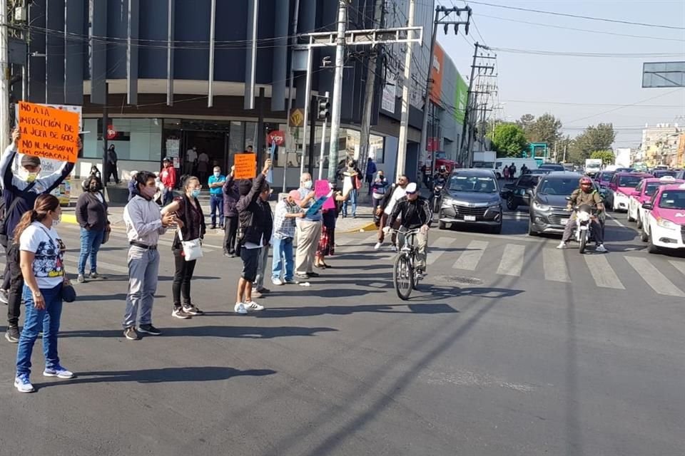 'Que lo pongan en Tlalpan, en donde está el Rébsamen, no aquí', comentó el vecino Fernando López.