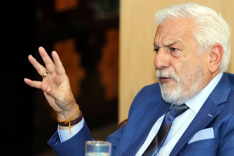 Eduardo López Betancourt fue destituido del Tribunal Universitario de la UNAM tras ser vinculado a proceso por acoso sexual.