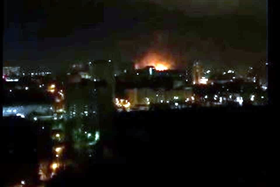 Bombardeos persisten y combates se registran en zonas de la capital Kiev en disputa entre Rusia y Ucrania, mientras militares rusos avanzan.
