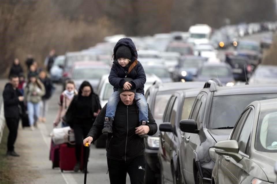 Polonia reporta incremento de refugiados ucranianos por la guerra con Rusia; estiman más de 115 mil desplazados.