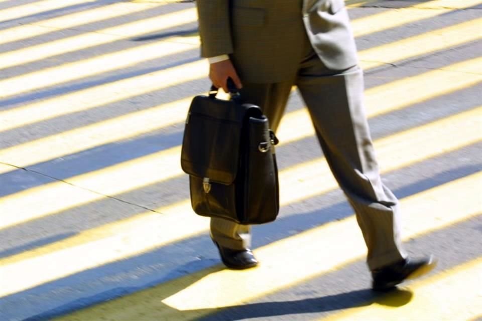 Mientras 35 por ciento de los migrantes latinos en México tienen puestos de alta dirección en el País, sólo 15 por ciento de los mexicanos accede este tipo de empleos. 