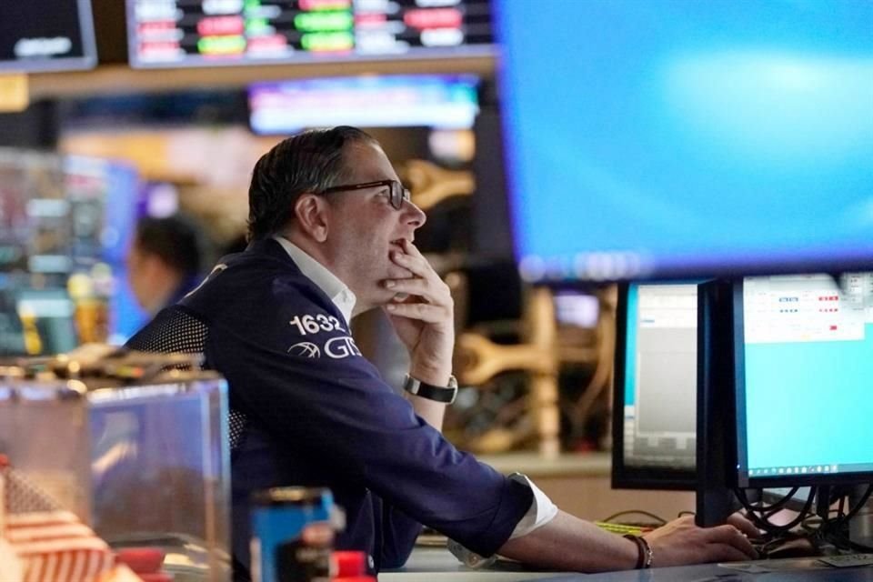 Wall Street abrió en baja en medio de multiplicación de las sanciones contra Rusia.