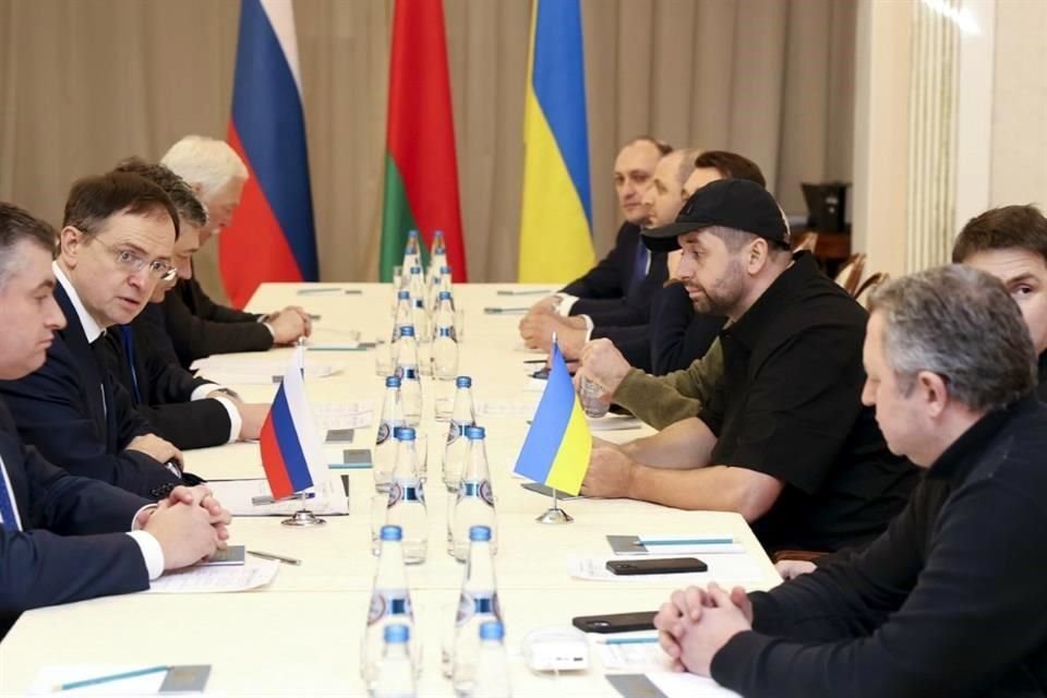 Las delegaciones de Rusia y Ucrania se reunieron este lunes en la región de Gomel, Bielorrusia, para hablar del conflicto.