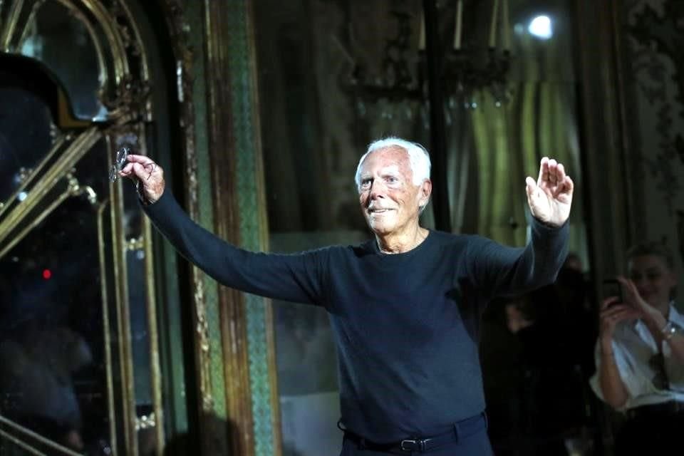 El diseñador Giorgio Armani decidió realizar la pasarela de su colección otoño 2022 sin música, en completo silencio, en apoyo a Ucrania.