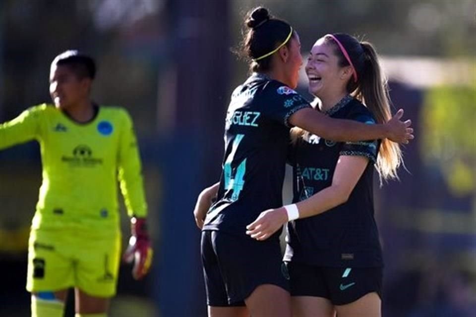 La goleadora Katty Martínez anotó un doblete.