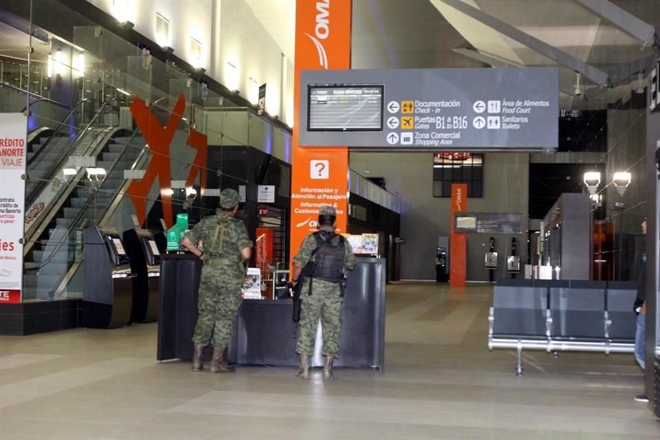 Los militares han formado parte de la estructura en las operaciones de los aeropuertos.