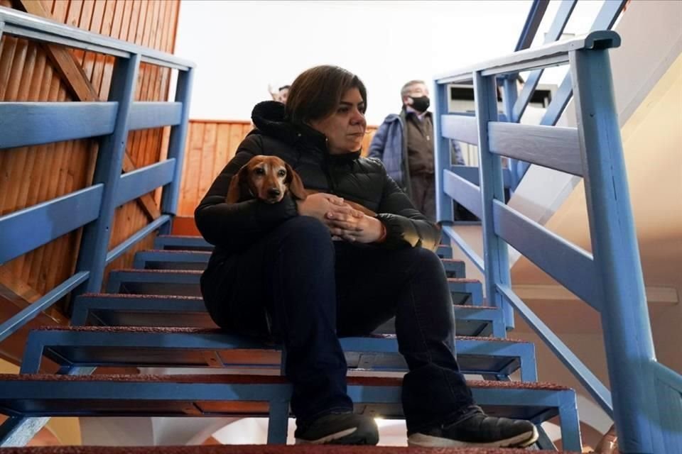 Ivette Rosano huyó con su perra salchicha 'Ramona', quien la acompaña desde que vivían en Chihuahua y a quien piensa llevar a México.