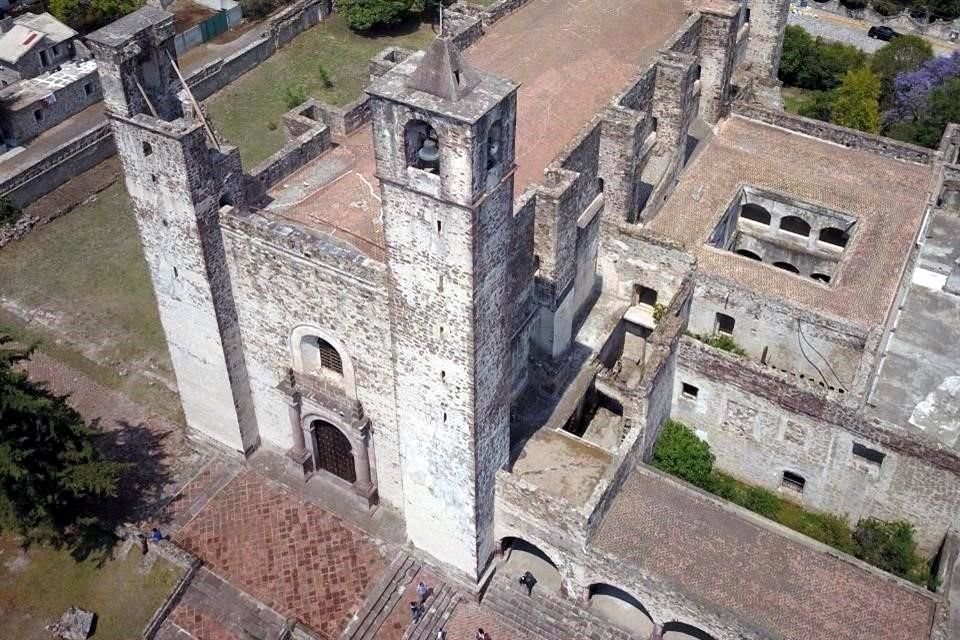 El Conjunto Conventual de San Juan Bautista de Cuautinchan se construyó entre 1528 y 1554 en un bastión tolteca-chichimeca en apoyo a los procesos de conversión religiosa indígena tras la Conquista.