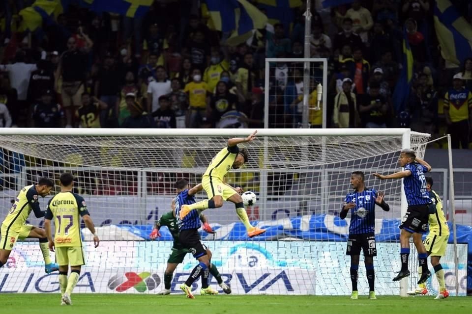 Valdez logró de cabeza el gol del récord.