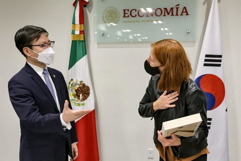 Ministro de Comercio de la República de Corea y la titular de Economía acordaron retomar las negociaciones para un TLC.