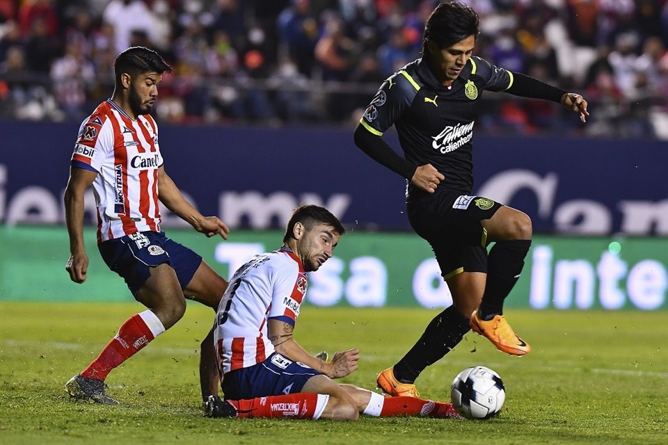 Las Chivas apenas lograron rescatar el empate, pero se mantienen en la décimo tercera posición de la tabla.
