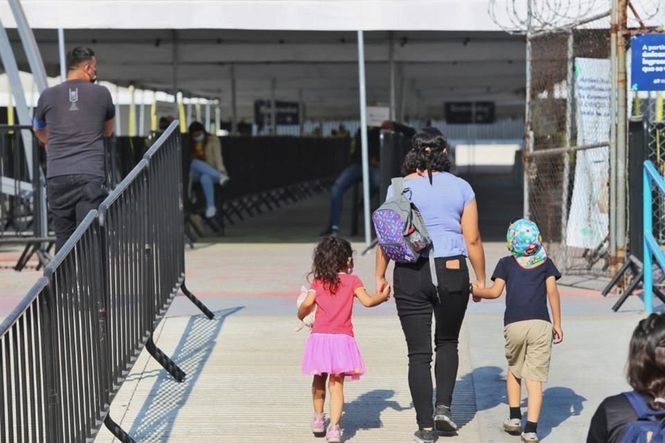Mediante el amparo, los padres buscan que sus hijos sean vacunados contra Covid-19.