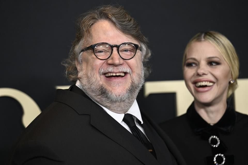 Guillermo del Toro criticó a la Academia de Hollywood por no transmitir todas los premios Óscar en vivo; pide reconsiderar decisión.