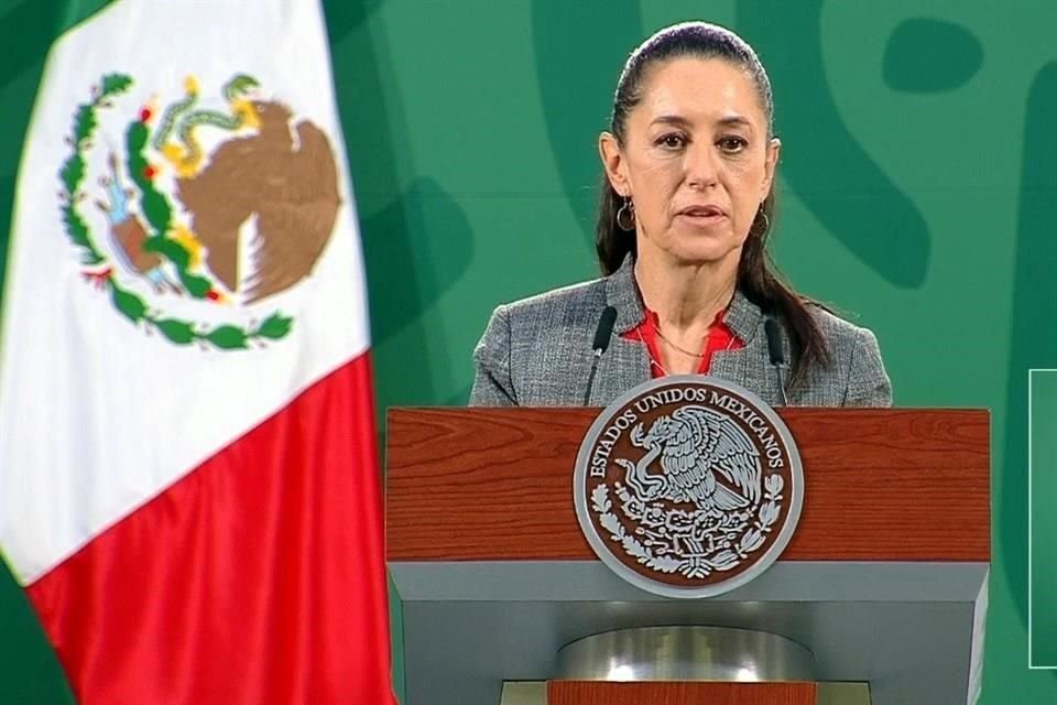 Hoy, después del planteamiento del Presidente, Sheinbaum Pardo aplaudió la vuelta a los salones 15 días después de concluir la vacunación a personal escolar.