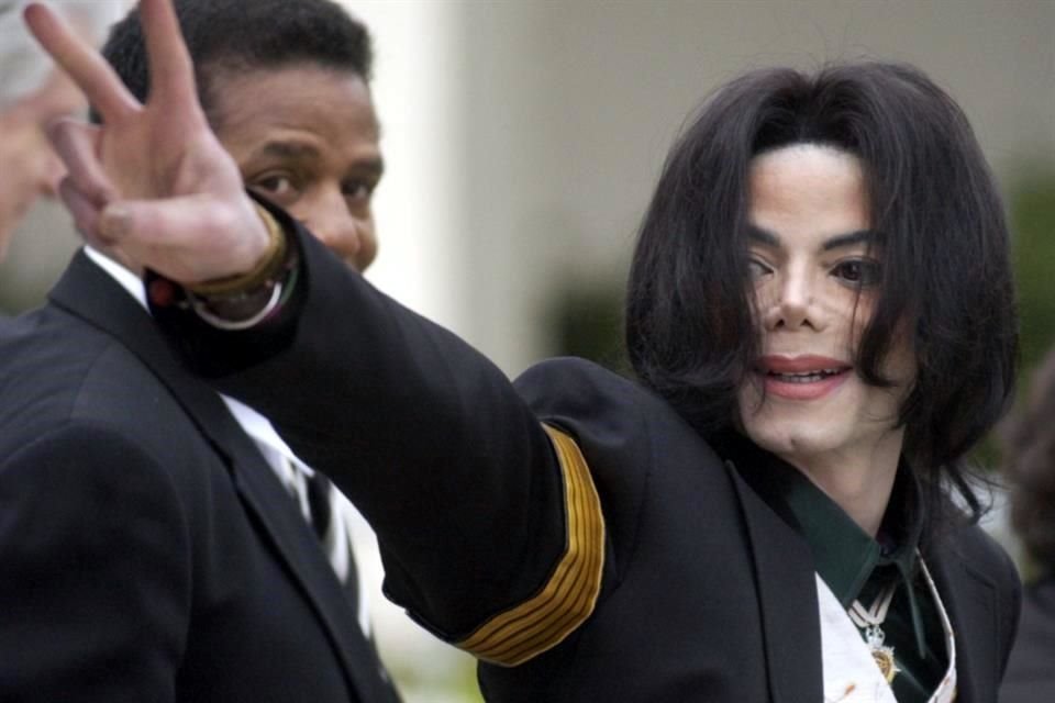 Un tribunal de EU desestimó una demanda de abuso sexual contra Michael Jackson; empresas del astro no tenían la obligación de proteger a niños.