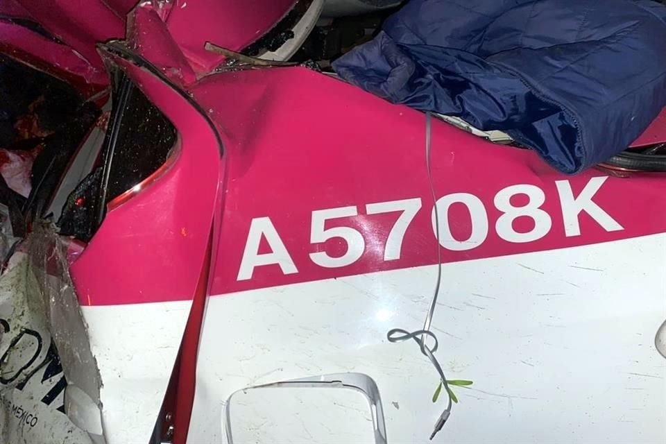 Al menos dos personas fallecieron esta noche durante un choque múltiple en la Colonia La Joya de Vargas, Xochimilco.