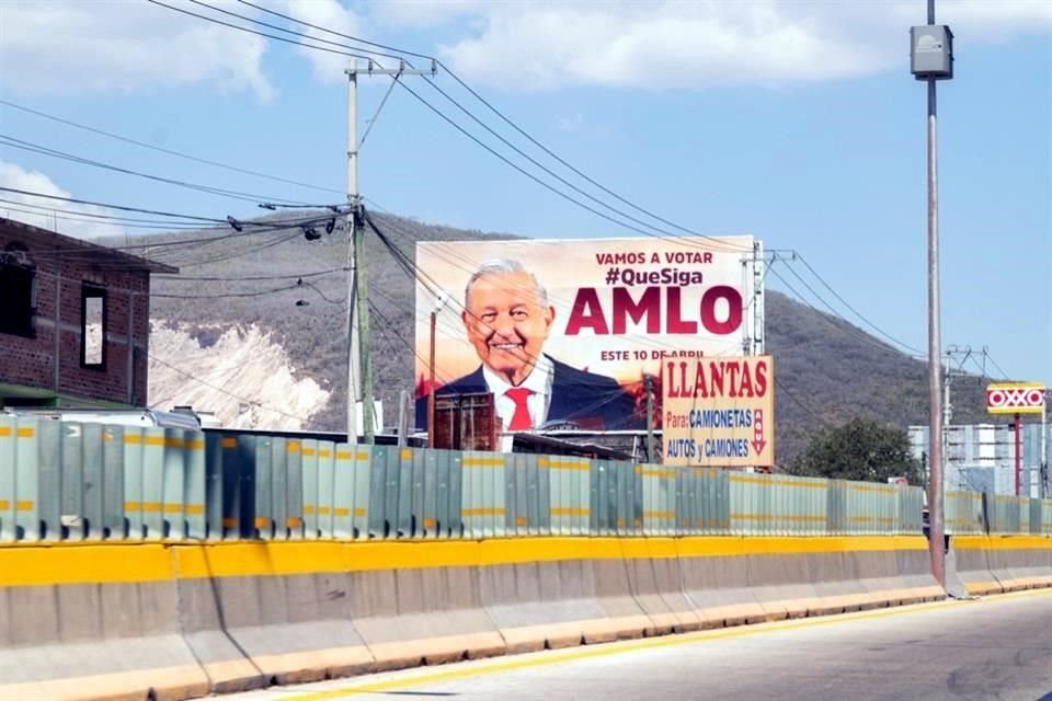 Espectaculares con la imagen del Presidente han aparecido en varios estados promoviendo la revocación de mandato. 