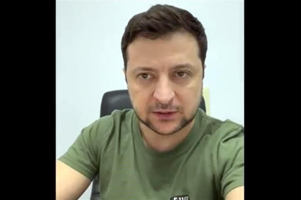 En un video, el Presidente de Ucrania, Volodymyr Zelensky, acusó a Rusia de 'terror nuclear'.