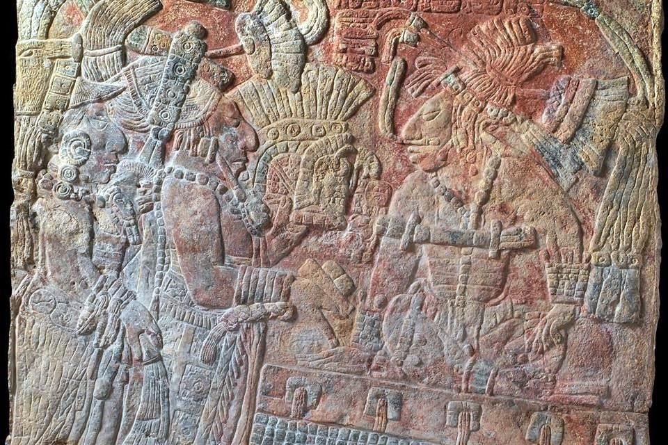 RELIEVE MAYA: CHAKALTE' (770 d.C). De acuerdo a la información del museo, probablemente fue el dintel tallado de una puerta del sitio de La Pasadita, en Guatemala.