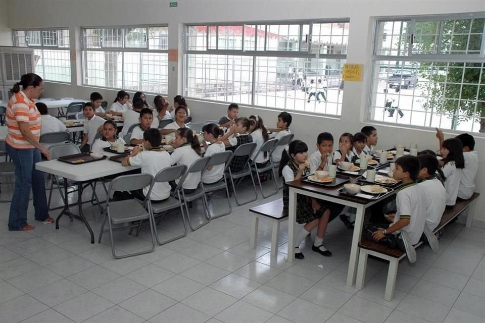 Por considerar que viola derechos de educación, Juez ordenó a SEP frenar 'Escuela es Nuestra' y urgió a garantizar alimentación a niños.