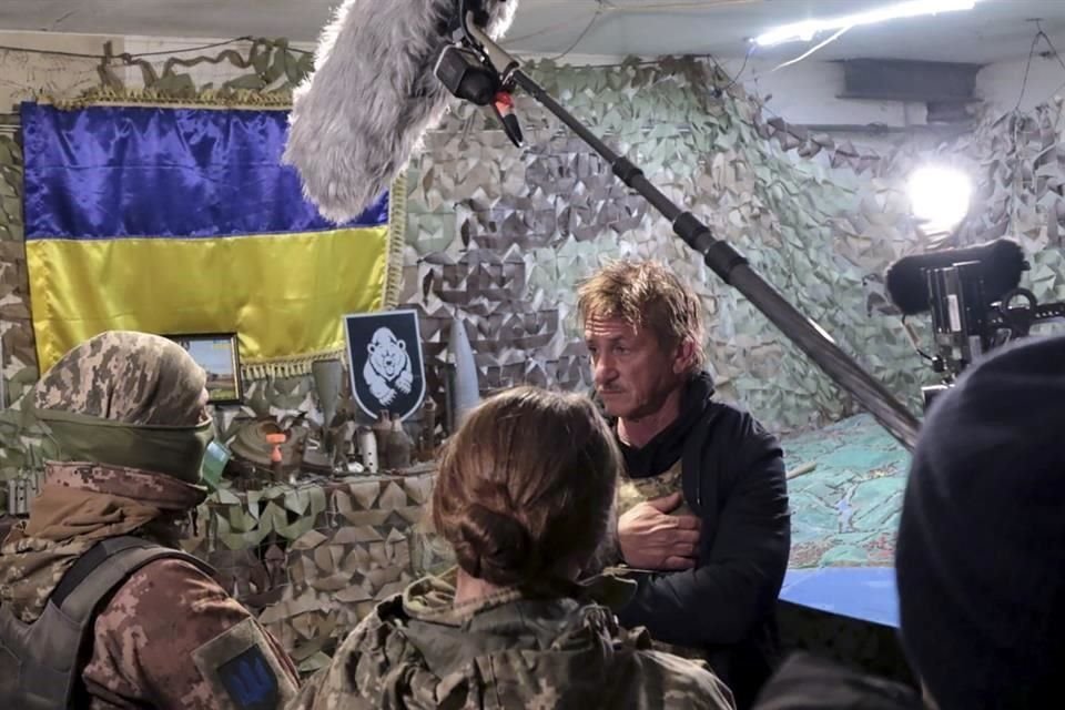 El actor Sean Penn regresó de Ucrania y relató las experiencias que vivió en el éxodo de ucranianos rumbo a Polonia.