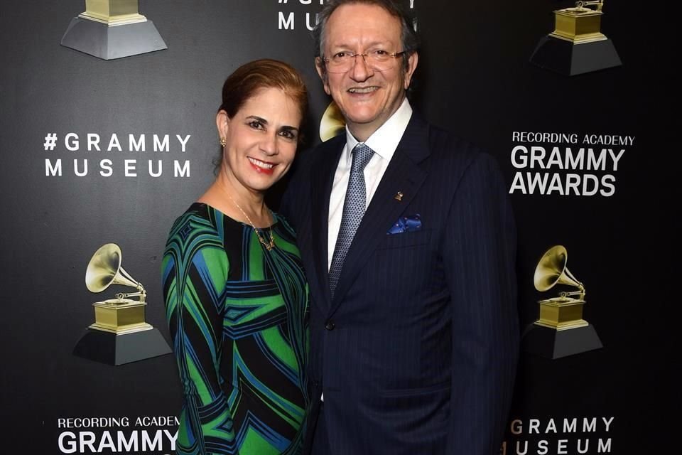 Gabriel Abaroa Jr. y Lorenza Abaroa asisten al evento privado del Grammy Museum en Los Ángeles, California.