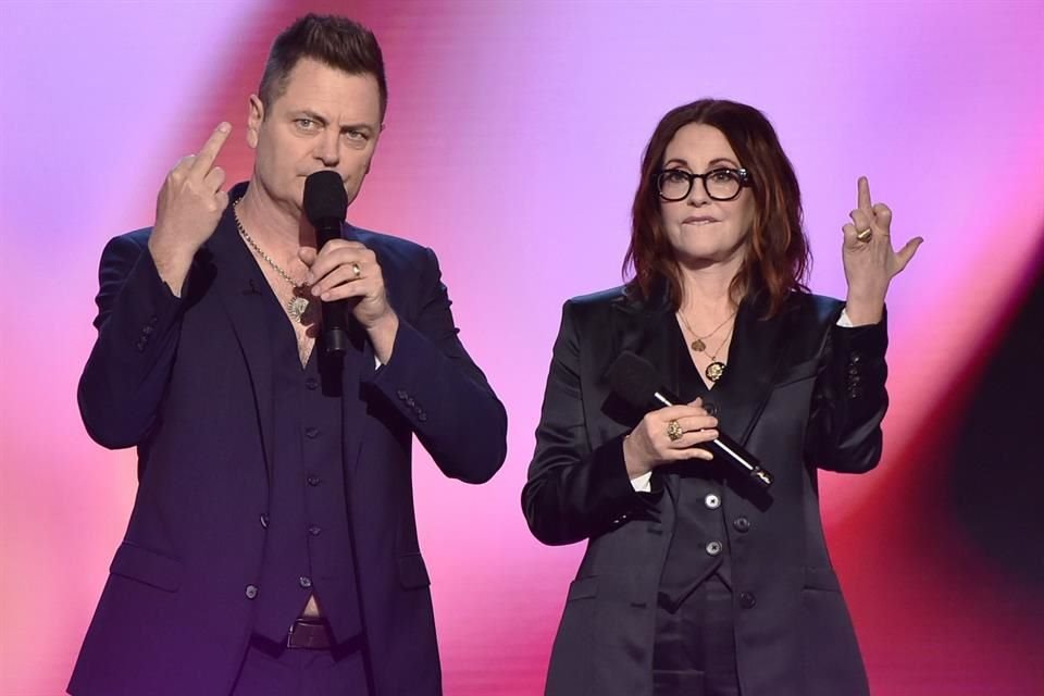 Nick Offerman y Megan Mullally mostraron su solidaridad a Ucrania e insultan al presidente de Rusia, Vladimir Putin.