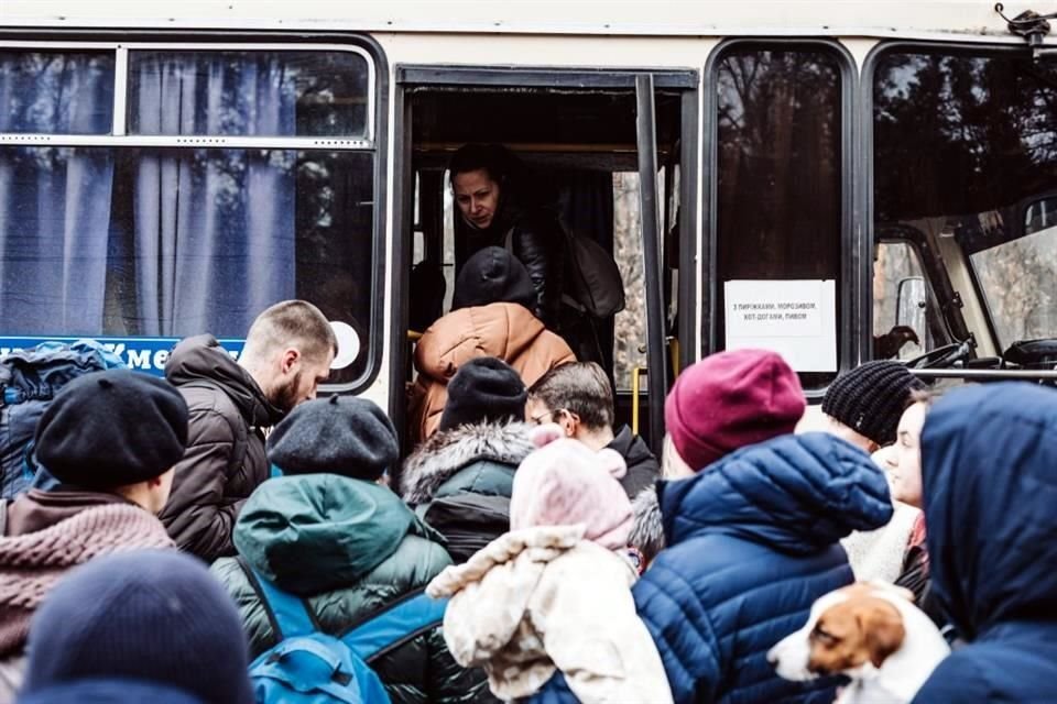 La Ciudad de Irpin, Ucrania, lleva tres días sin electricidad, agua ni calefacción.